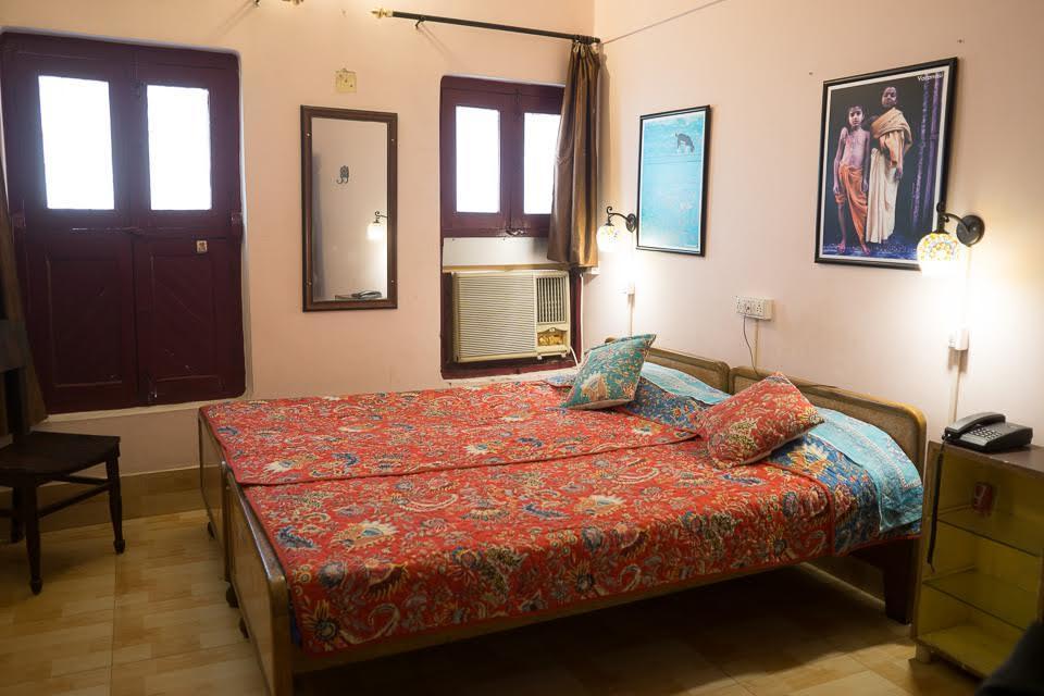 Brown Bread Bakery Guest House Varanasi Exterior photo